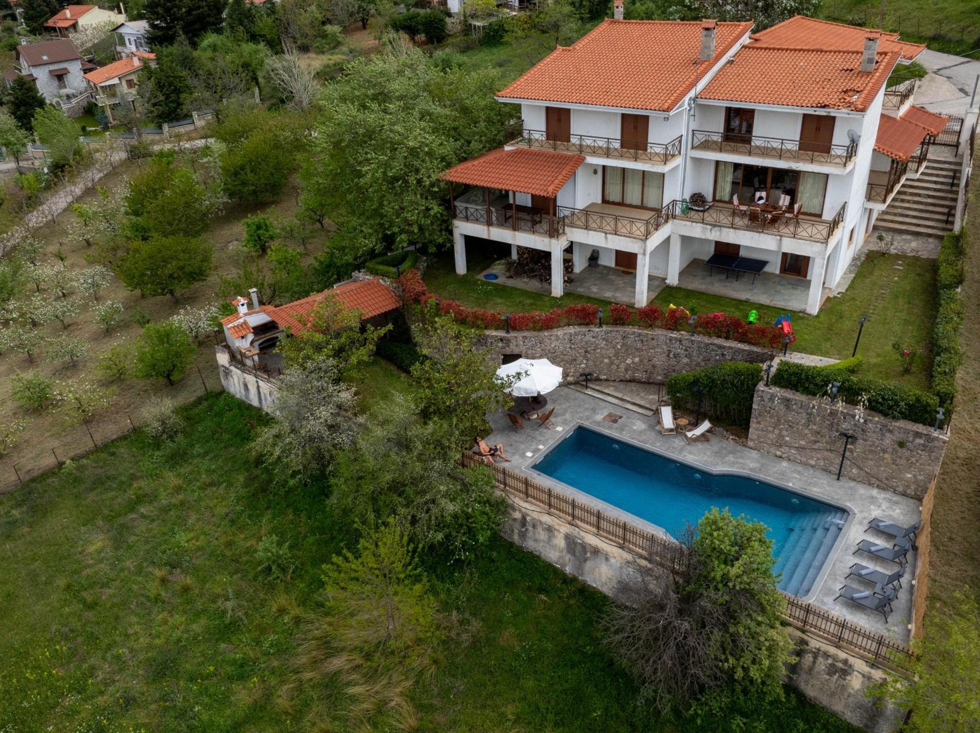 Traditional Luxury Villa Armonia Егіо Екстер'єр фото