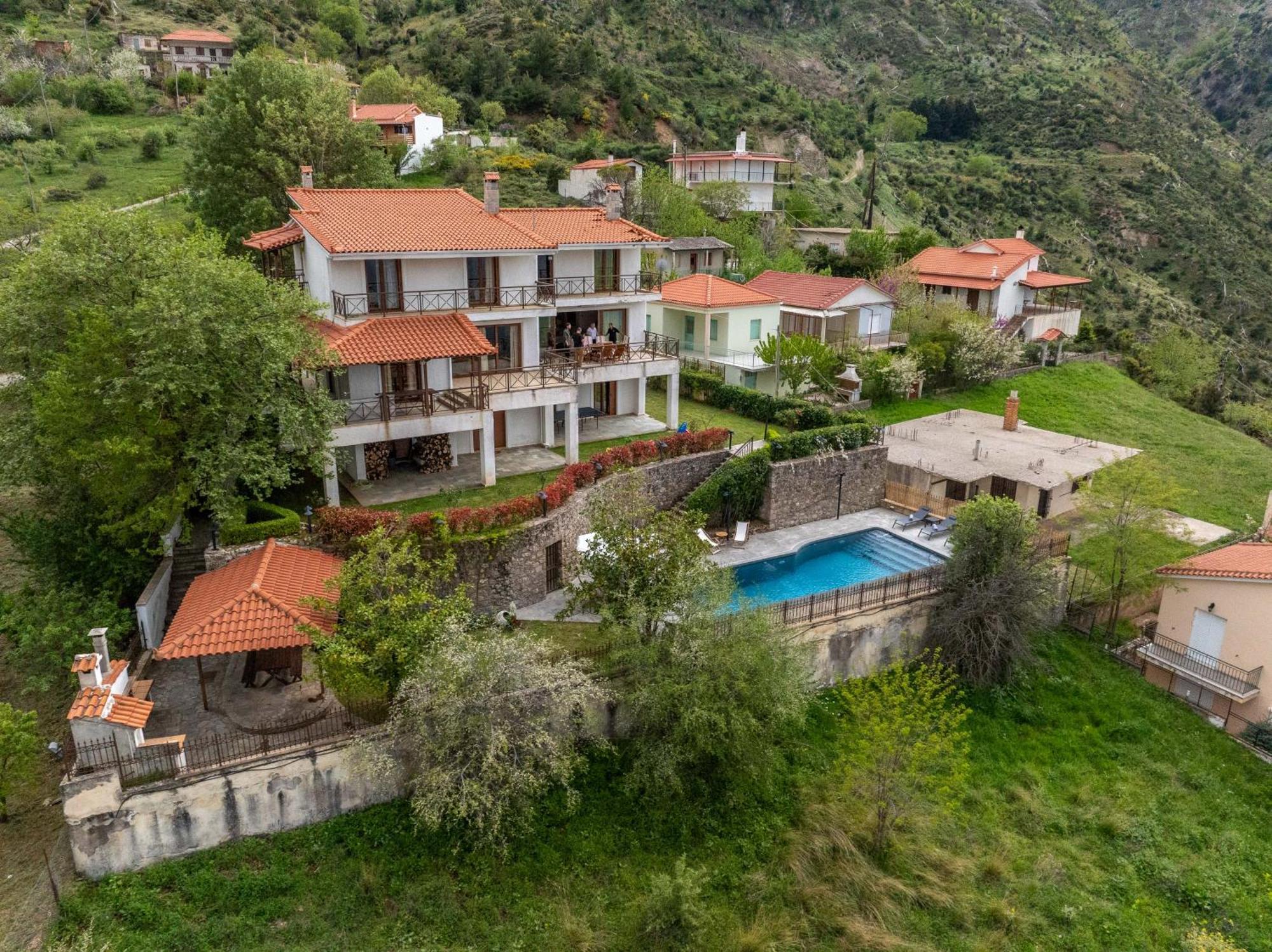 Traditional Luxury Villa Armonia Егіо Екстер'єр фото